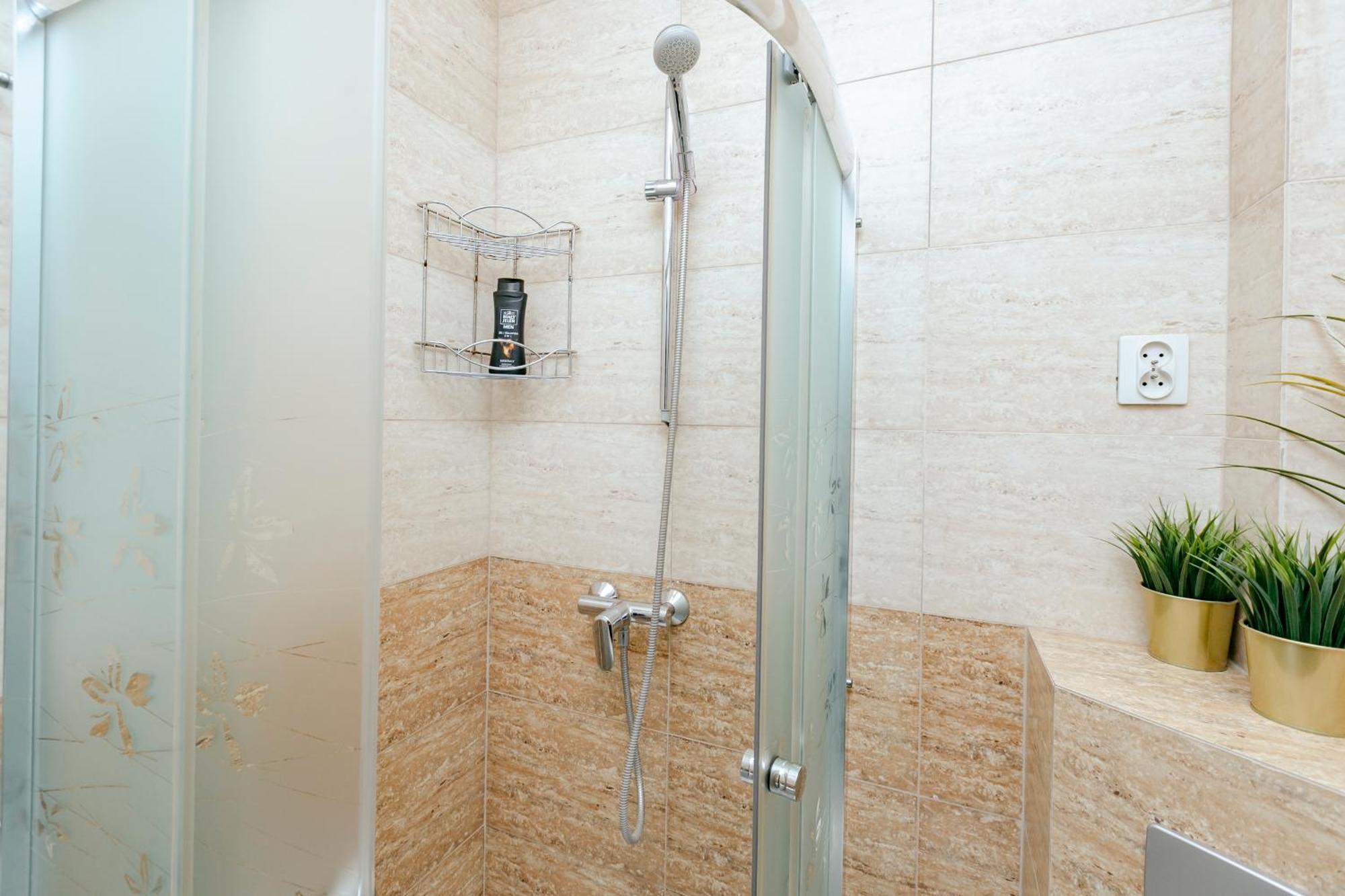 Plac Konstytucji 6 Orange - Apartament Dla 4 Osob - Bezplatny Parking - Free Parking - Piekny Widok Na Panorame Warszawy 바르샤바 외부 사진