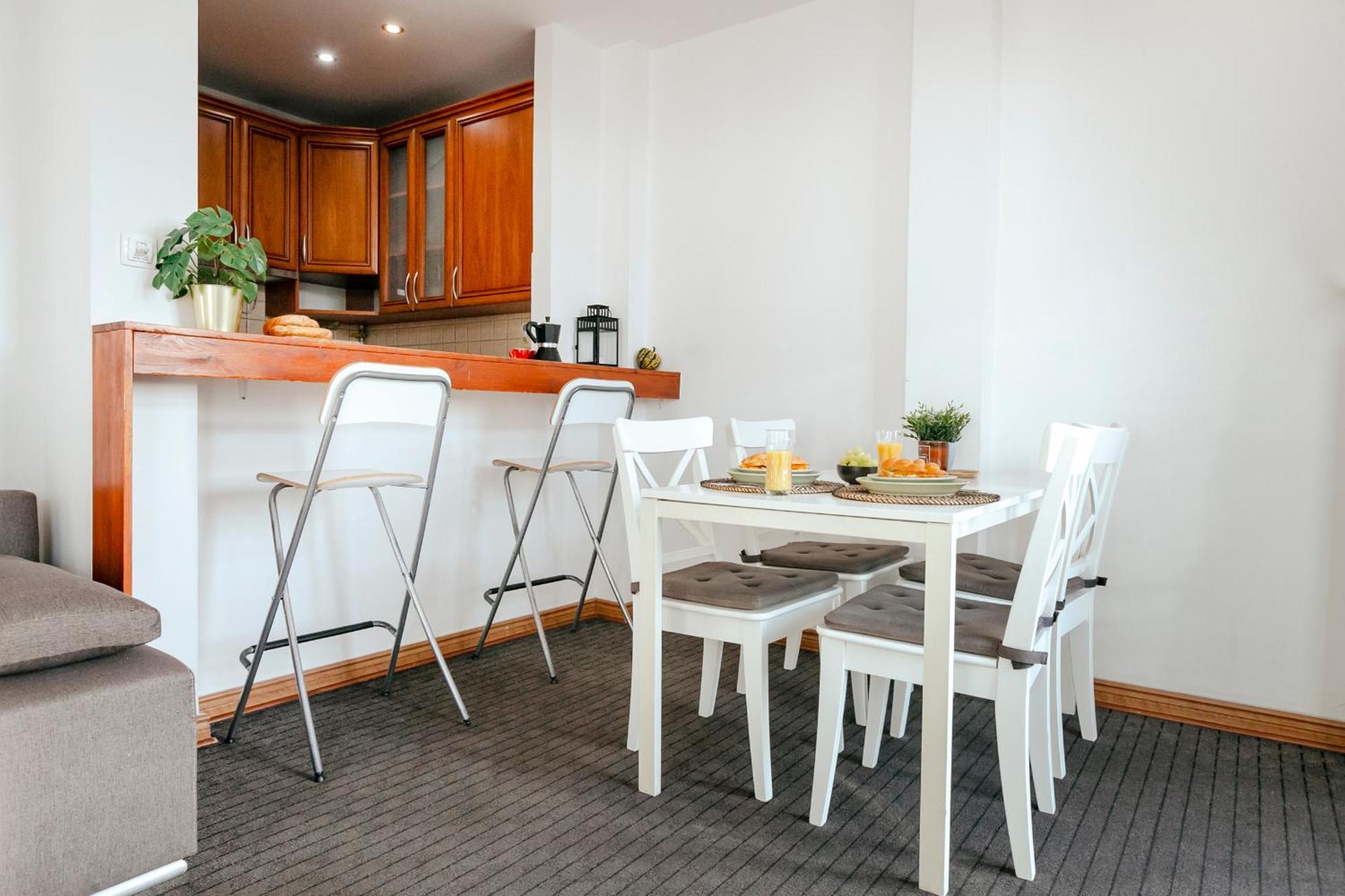 Plac Konstytucji 6 Orange - Apartament Dla 4 Osob - Bezplatny Parking - Free Parking - Piekny Widok Na Panorame Warszawy 바르샤바 외부 사진