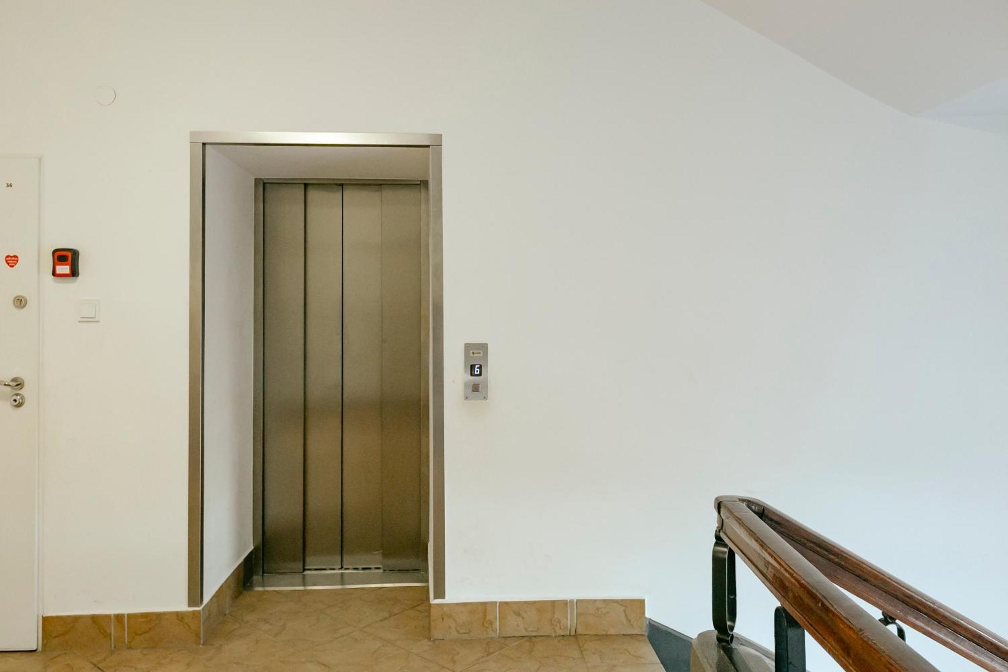 Plac Konstytucji 6 Orange - Apartament Dla 4 Osob - Bezplatny Parking - Free Parking - Piekny Widok Na Panorame Warszawy 바르샤바 외부 사진