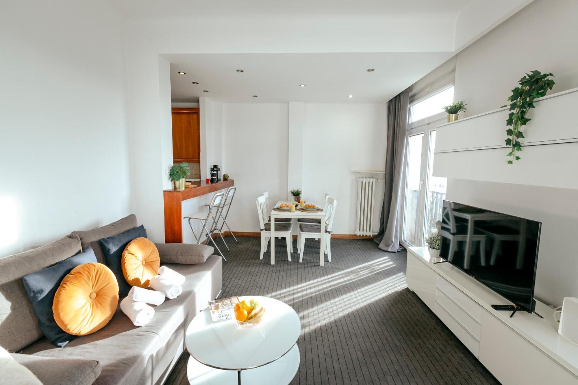 Plac Konstytucji 6 Orange - Apartament Dla 4 Osob - Bezplatny Parking - Free Parking - Piekny Widok Na Panorame Warszawy 바르샤바 외부 사진