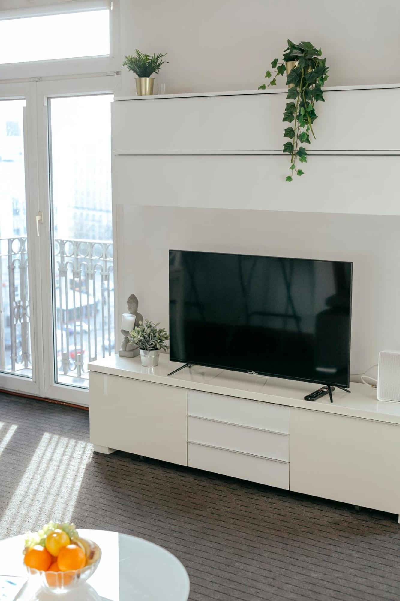 Plac Konstytucji 6 Orange - Apartament Dla 4 Osob - Bezplatny Parking - Free Parking - Piekny Widok Na Panorame Warszawy 바르샤바 외부 사진